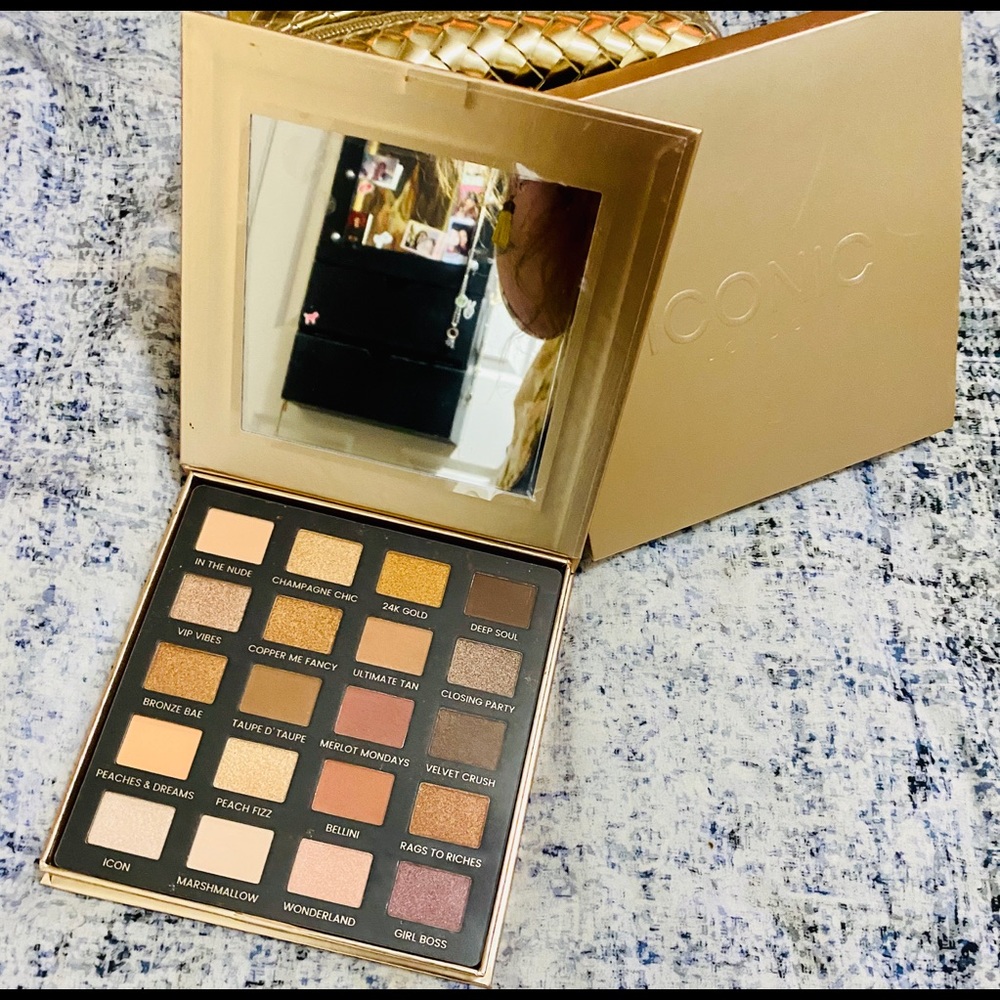 Iconic Legend Eyeshadow Pallet